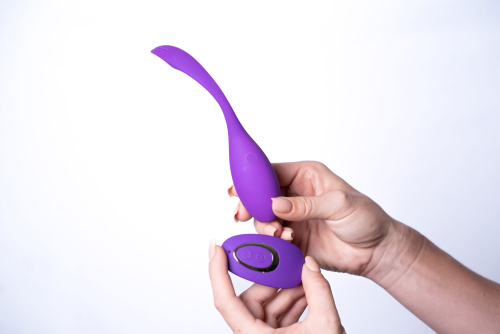 Syrene Remote Control Luxury USB Rechargeable  Bullet Vibrator - Purple  5